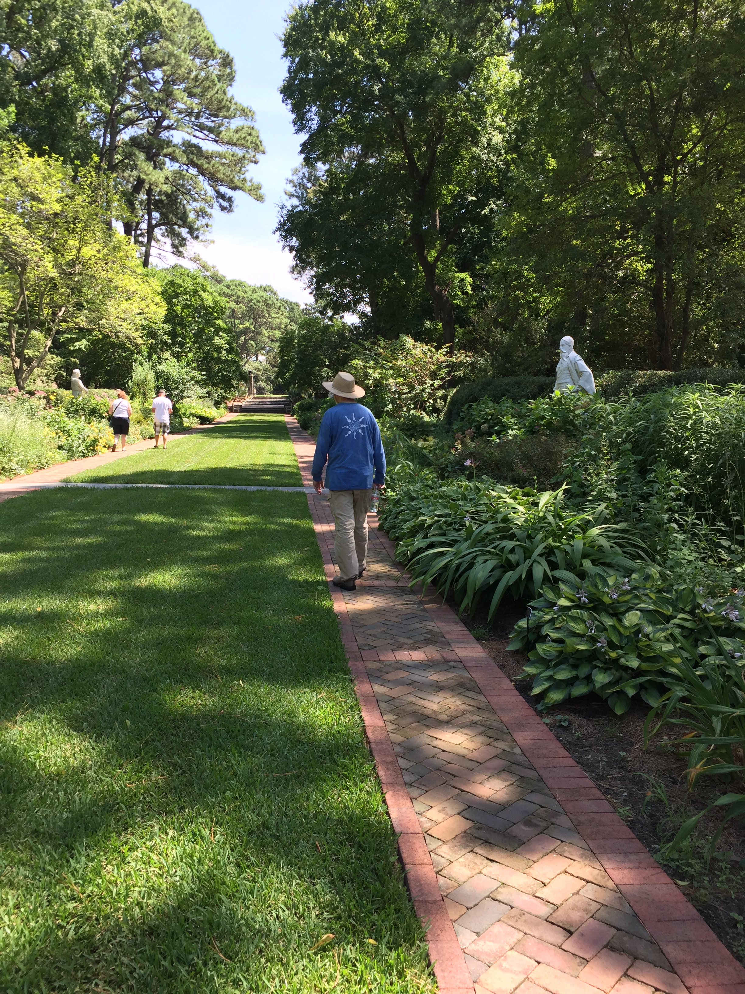 Formal double borders of Statuary Vista. Photo © 2018 Elaine Mills.