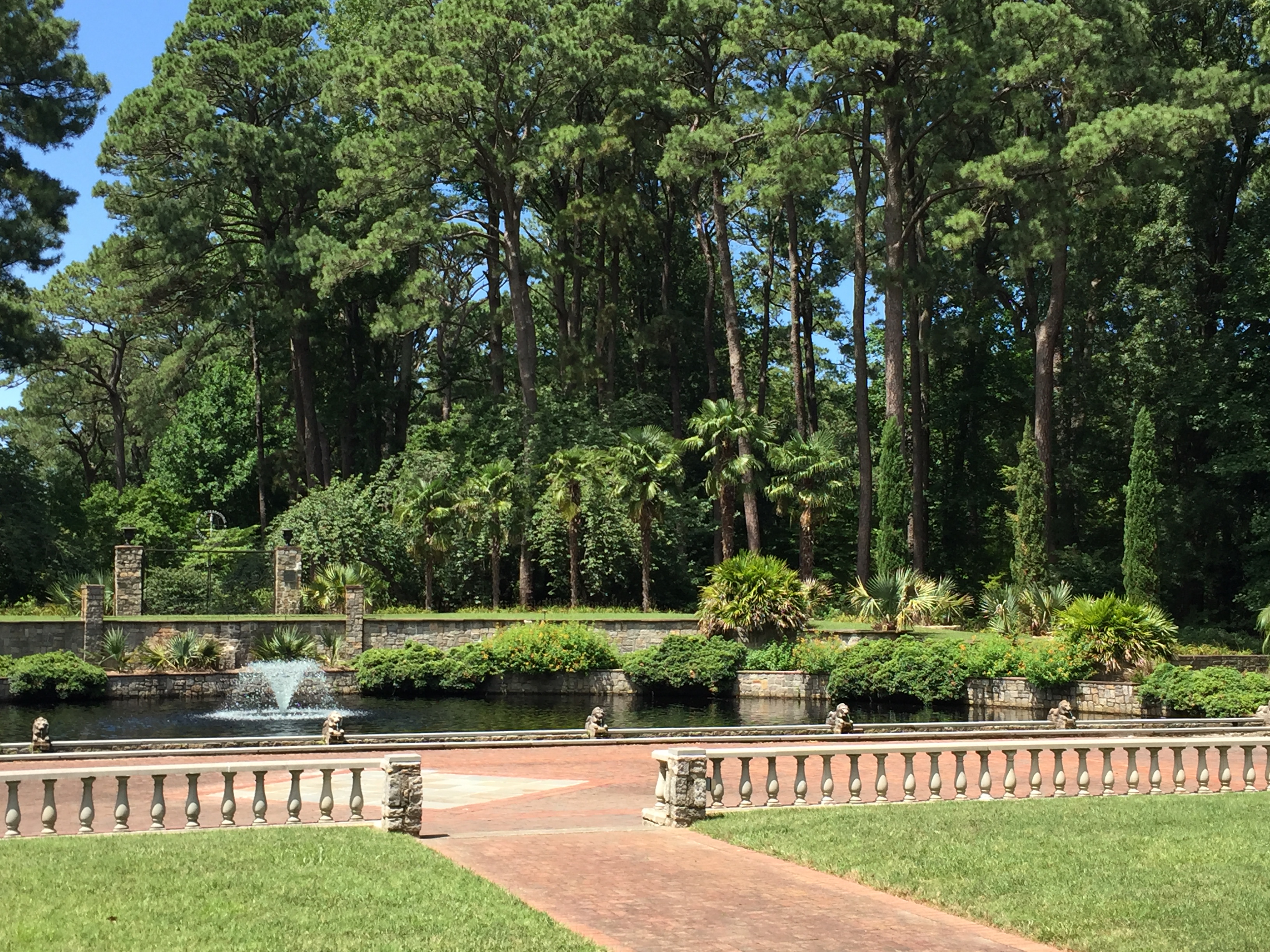 Terrace and reflecting pool of the Renaissance Court. Photo © 2018 Elaine Mills.
