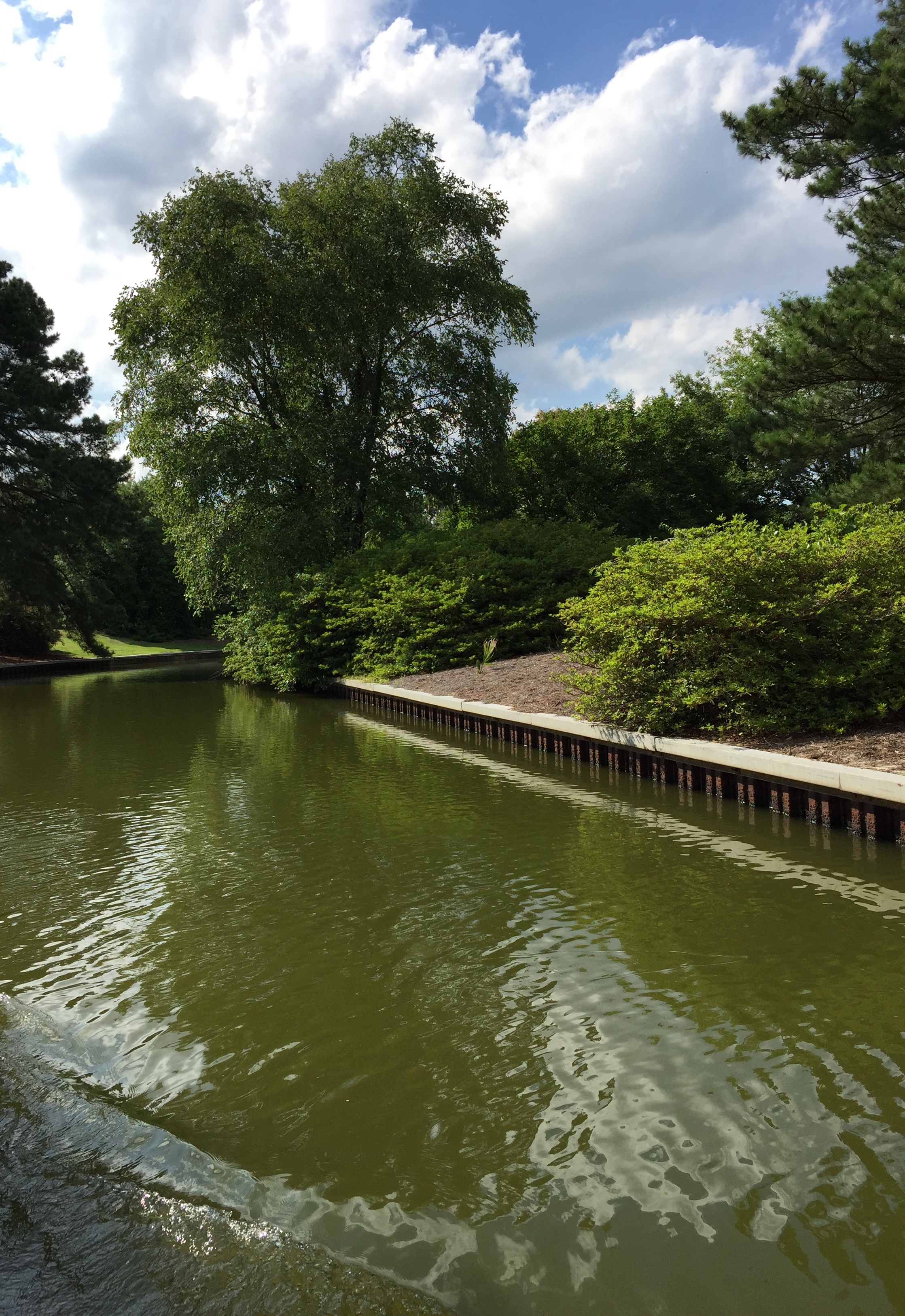 Traveling the canal gives an alternative view of the garden. Photo © 2018 Elaine Mills.