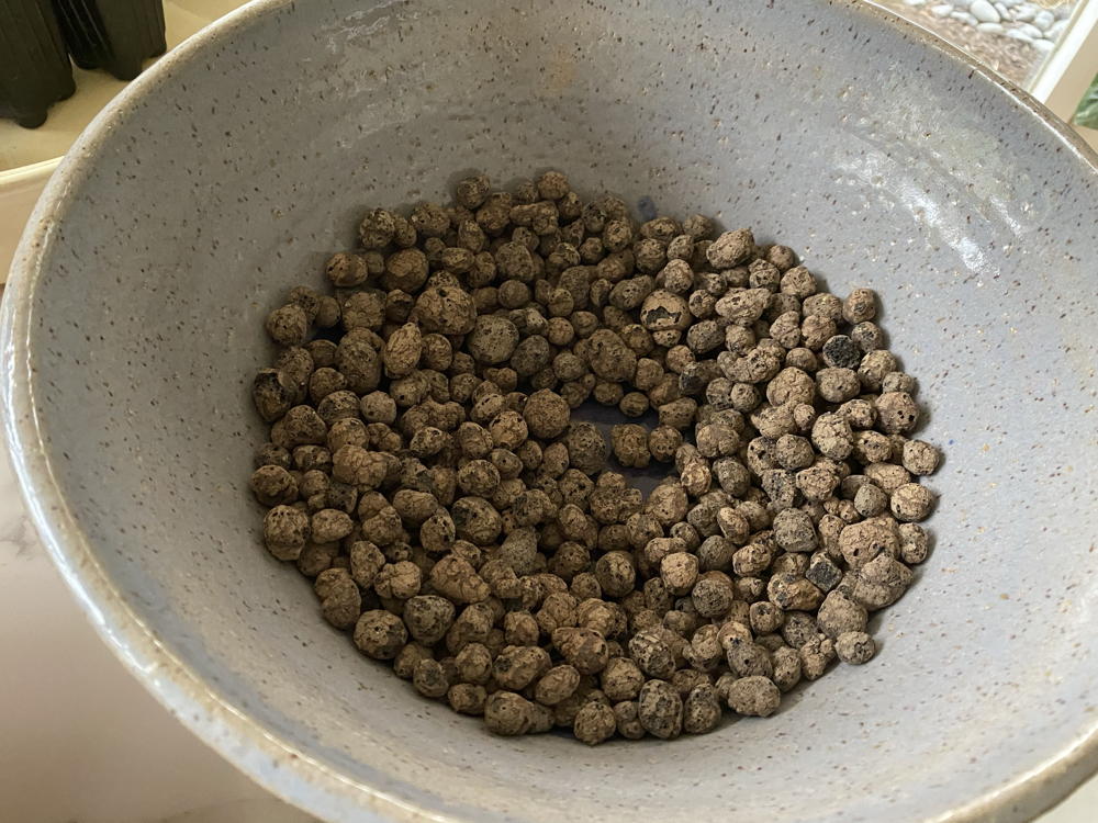 A layer of leca
